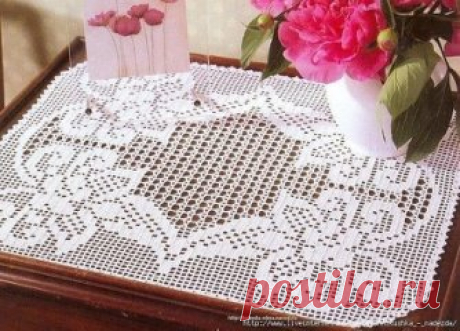 Красивая филейная салфетка и скатерть