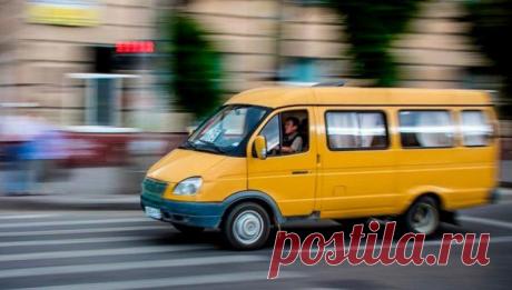 Обязан ли водитель уступить маршрутке, отъезжающей от остановки: конкретный ответ в ПДД Многие автолюбители часто сталкиваются с маршрутными такси на дорогах общественного пользования. Небольшие микроавтобусы считаются наиболее удобными видом городского транспорта для пассажиров. Они вые...