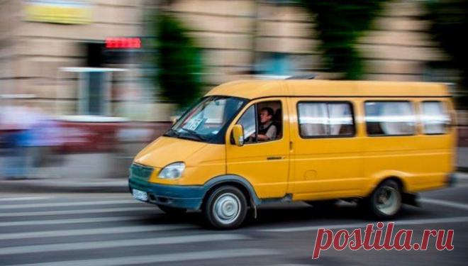 Обязан ли водитель уступить маршрутке, отъезжающей от остановки: конкретный ответ в ПДД Многие автолюбители часто сталкиваются с маршрутными такси на дорогах общественного пользования. Небольшие микроавтобусы считаются наиболее удобными видом городского транспорта для пассажиров. Они вые...