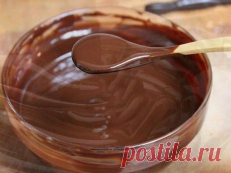 Глазурь из какао и молока 

Вкусная и красивая глазурь придаёт любому изделию (будь то торт, кекс или просто пирог) праздничный вид. Приготовить такую глазурь не так и сложно, да и сам процесс не займёт у вас много времени. 

Любую домашнюю выпечку мы стараемся сделать не только вкусной, но и красивой. Чаще всего мы просто посыпаем наши изделия сахарной пудрой, а ведь можно украсить их глазурью. И сделать её не так и сложно. 

Я предлагаю вам отличный рецепт, из которого в...