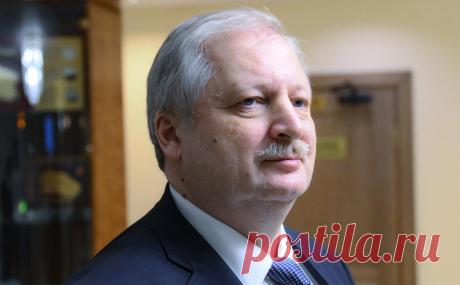 США дали согласие на назначение нового посла России. Послом станет глава департамента Северной Атлантики МИД Александр Дарчиев, который работает в министерстве больше 30 лет. В 2014 — 2021 годах он был послом России в Канаде