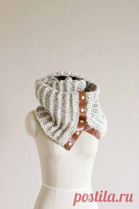 Шарф-снуд с отделкой кожей и кнопками