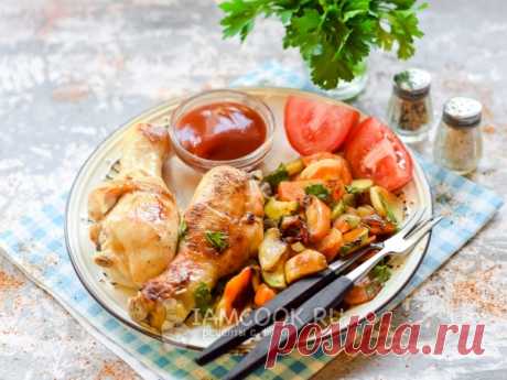 Курица с овощами на сковороде