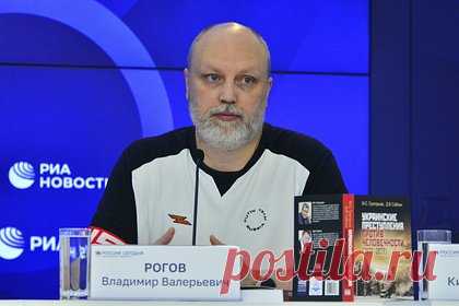 Рогов заявил о «включивших дурака» властях Канады. Председатель движения «Мы вместе с Россией» Владимир Рогов заявил, что правительство Канады «включило дурака» в попытках замять скандал с чествованием ветерана СС Ярослава Хунки в парламенте страны. По его словам, Канада заявила о себе как о стране, где преступники могут найти пристанище и пользоваться уважением.