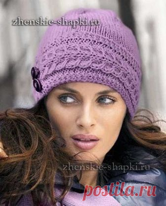 Женская вязаная шапка спицами. Описание и фото модели (Вязание спицами) //pagead2.googlesyndication.com/pagead/js/adsbygoogle.js (adsbygoogle = window.adsbygoogle || []).push({}); Женская вязаная шапка спицами. Описание и фото модели Женская вязаная шапка выполнена спи…