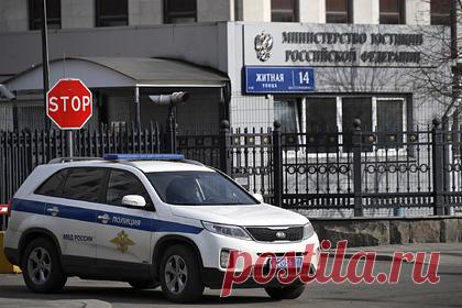 Четыре организации добровольно вошли в реестр СМИ-иноагентов. Министерство юстиции России включило в реестр СМИ, выполняющих функции иностранного агента, еще четыре организации, которые об этом сами попросили. В перечень попали юридические лица ООО "Альтаир 2021", ООО "Вега 2021", ООО "Главный редактор 2021" и ООО "Ромашки монолит".