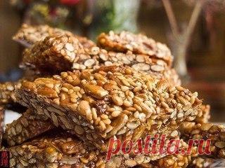 Козинаки с семечками и кунжутом

Ингредиенты:

- 150 гр семечек очищенных
Показать полностью…