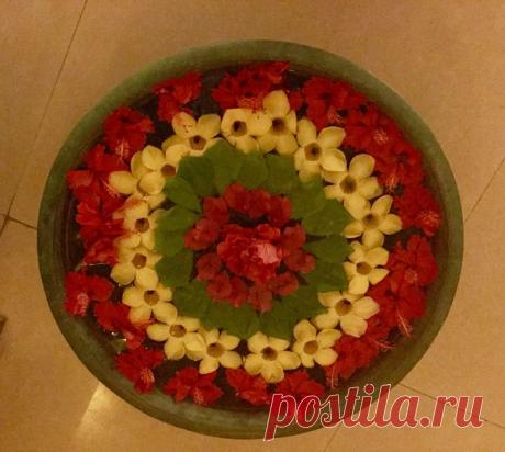 Мандала - индийская традиция делать узоры из живых цветов, плавающие в воде