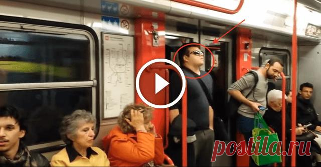 Пассажиры, как обычно, ехали в метро. То, что случилось дальше..