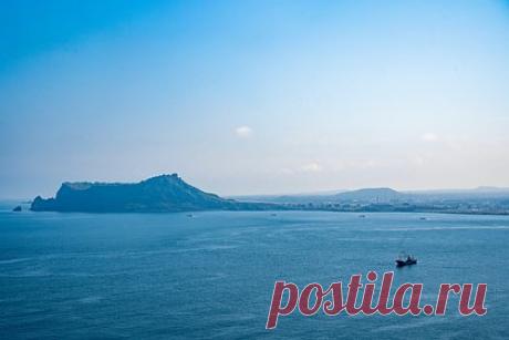 В порт Южной Кореи прибыла атомная подлодка США. В Южную Корею прибыла американская подводная лодка с ядерной силовой установкой Missouri типа Virginia. Таким образом Южная Корея хочет укрепить военно-морской обмен и сотрудничество с Соединенными Штатам, а также усилить общую оборонную позицию. Это вторая американская подлодка, прибывшая в страну, за последний месяц.