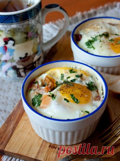Пошаговый фото-рецепт запеченных яиц с беконом и томатами | Завтраки | Вкусный блог - рецепты под настроение