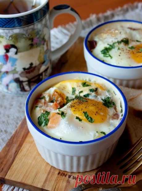 Пошаговый фото-рецепт запеченных яиц с беконом и томатами | Завтраки | Вкусный блог - рецепты под настроение