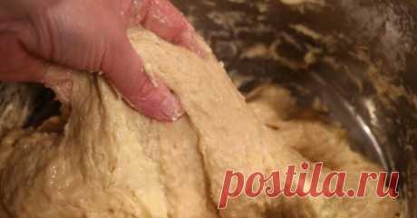 Приготовление кулича 



Совсем скоро наступит праздник Пасха, а это значит, что пост закончится, и можно будет угощать всех скоромными блюдами. Главные среди них, конечно же, крашенки и куличи — именно их мы несем на осв…