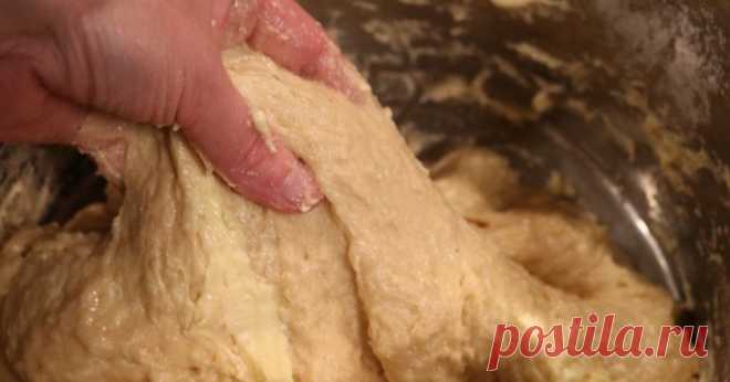 Приготовление кулича 



Совсем скоро наступит праздник Пасха, а это значит, что пост закончится, и можно будет угощать всех скоромными блюдами. Главные среди них, конечно же, крашенки и куличи — именно их мы несем на осв…