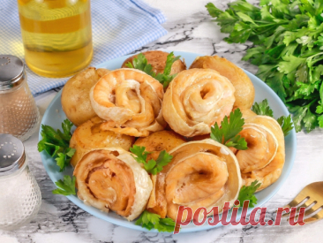 Картошка с брюшками семги в духовке — рецепт с фото Замечательный обед или ужин можно приготовить из картофеля и брюшек семги. Жирные брюшки идеально сочетаются с рассыпчатым запеченным картофелем. Блюдо можно подать на обед или на фуршет в качестве закуски.

Лучше всего запекать молодой картофель в кожуре. Главное, тщательно его промывать, а с брюшек - срезать плавники и счищать чешую.