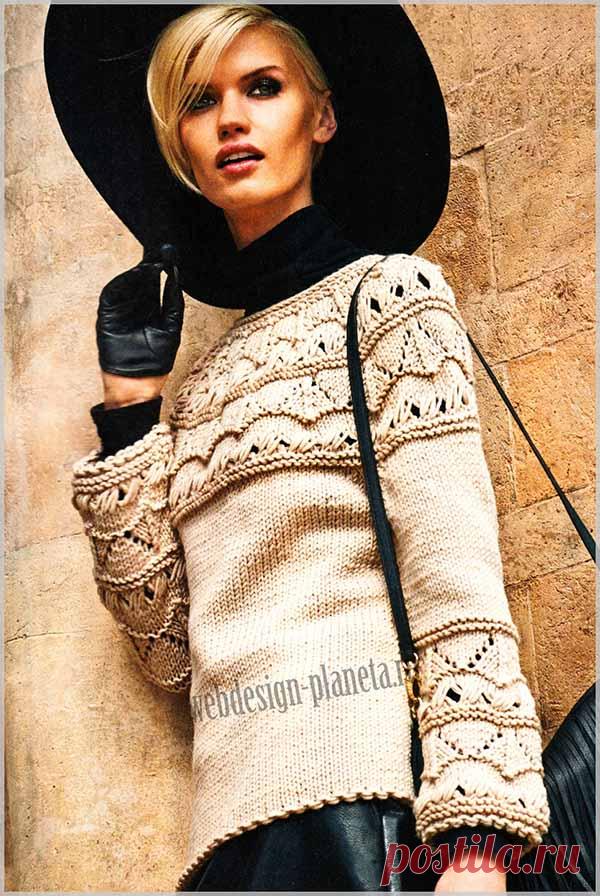 Бежевый пуловер с круглой кокеткой спицами В центре внимания на этом пуловере из высококачественной шерстяной пряжи - круглая кокетка и рукава, оригинальный узор которых в первую очередь притягивает взгляд.