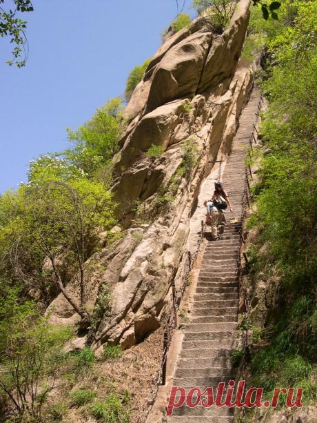 Куда ведет самая страшная и опасная тропа в мире?