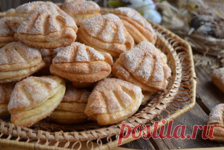 Печенье «Гусиные лапки» из творога Ингредиенты:·        200 г творога (5% жирности);·        100 г мягкого сливочного масла или маргарина;·        1 ч. ложка разрыхлителя;·        около 200 г муки (150 г сразу...