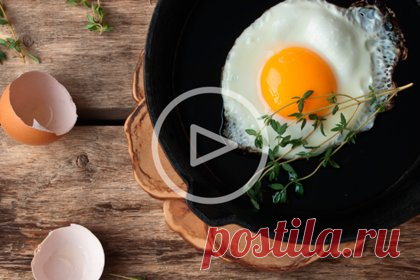 Яичница в микроволновке: рецепт для ленивых и голодных - Лайфхакер