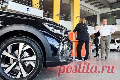 Россияне набрали рекордное количество автокредитов. С начала 2023 года было выдано рекордное количество автокредитов. В денежном эквиваленте сумма составила 600 миллиардов рублей, оказавшись на 13 процентов больше, чем в первом квартале рекордного 2021 года. Также в июне россияне потратили на покупку автомобилей рекордную сумму — 125 миллиардов рублей.