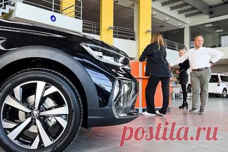 Россияне набрали рекордное количество автокредитов. С начала 2023 года было выдано рекордное количество автокредитов. В денежном эквиваленте сумма составила 600 миллиардов рублей, оказавшись на 13 процентов больше, чем в первом квартале рекордного 2021 года. Также в июне россияне потратили на покупку автомобилей рекордную сумму — 125 миллиардов рублей.