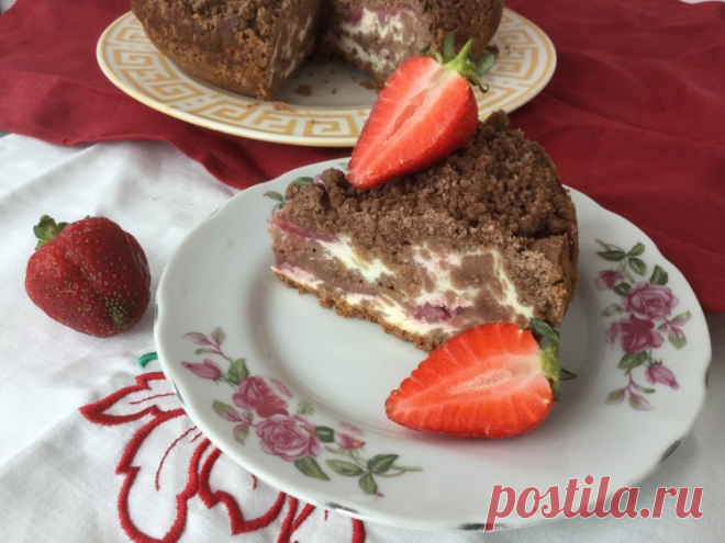 Шоколадно-клубничный пирог в мультиварке - Простые рецепты Овкусе.ру