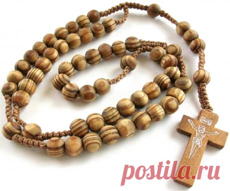 Как молиться по четкам: правила для православных мирян и святые тексты? Как правильно читать молитву по четкам Иисусову? Как правильно читать молитву по четкам Иисусову? В церковных лавках продаются четки. Их приятно держать в руках, но я не знаю, как по ним молиться