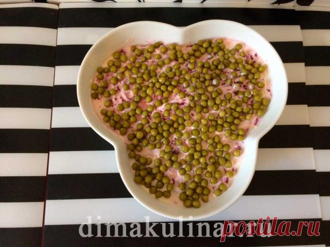 Салат с отварной говядиной и маринованным луком