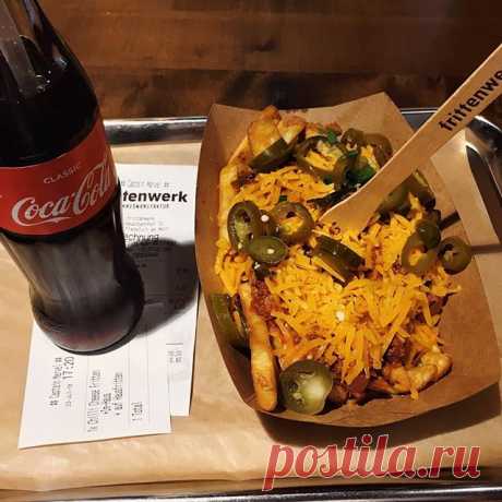 I turn Monday to friesday! It sounds good and is tasty! It’s @frittenwerk baby! #friesday