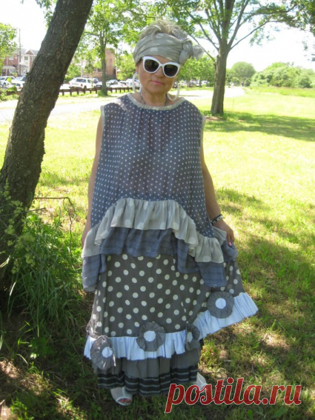 Handmade upcycled Lagenlook/Bohemian 2 pieces polka dots tunic and skirt Another stunning 2 pieces set from polka dots collection! Flawless beautiful tunic and gorgeous long skirt decorated with rosettes. tunic length is 26 inches in front and 31 inches at the back, the bust can fit up to 52 inches,  skirt has elastic band stretches from 30 to 40