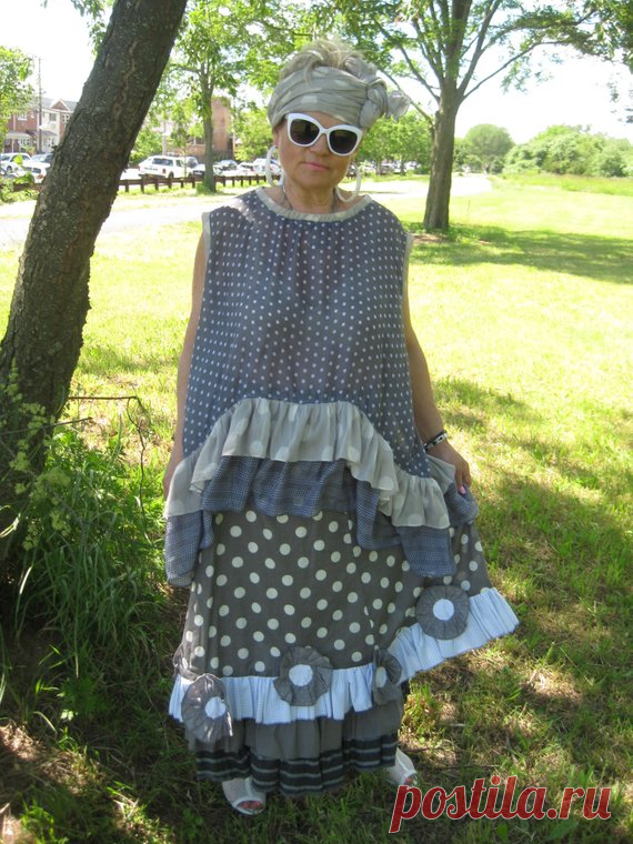 Handmade upcycled Lagenlook/Bohemian 2 pieces polka dots tunic and skirt Another stunning 2 pieces set from polka dots collection! Flawless beautiful tunic and gorgeous long skirt decorated with rosettes. tunic length is 26 inches in front and 31 inches at the back, the bust can fit up to 52 inches,  skirt has elastic band stretches from 30 to 40