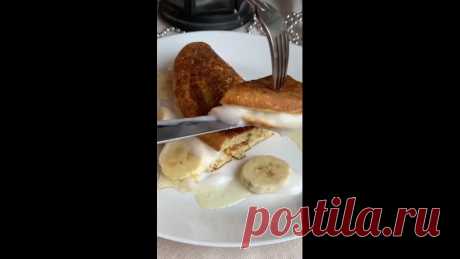 Один из самых вкусный и полезных завтраков, после которого надолго останешься сытым!
Для овсяноблинчика нам понадобится:
- 4 ст.ложки перемолотой овсянки
- 1 яйцо
- 1 ст.ложка сметаны
- соль по вкусу
- 1/3 пакетика разрыхлителя

Все ингредиенты добавляем в тарелку и тщательно перемешиваем, после чего выливаем нашу массу в сковородку и обжариваем на маленьком кол-ве масла с двух сторон. Такой блинчик можно подавать абсолютно с любой начинкой, как со сладкой, так и с солёной!