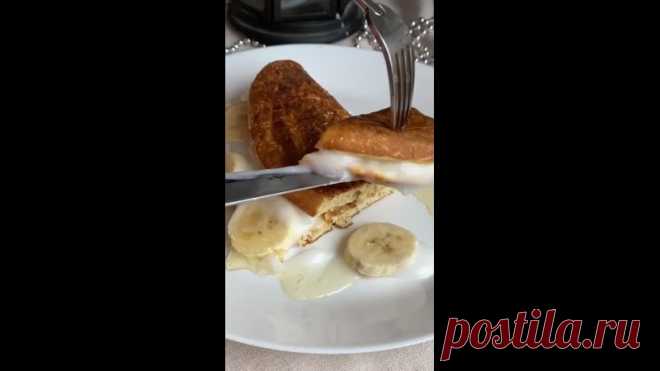 Один из самых вкусный и полезных завтраков, после которого надолго останешься сытым!
Для овсяноблинчика нам понадобится:
- 4 ст.ложки перемолотой овсянки
- 1 яйцо
- 1 ст.ложка сметаны
- соль по вкусу
- 1/3 пакетика разрыхлителя

Все ингредиенты добавляем в тарелку и тщательно перемешиваем, после чего выливаем нашу массу в сковородку и обжариваем на маленьком кол-ве масла с двух сторон. Такой блинчик можно подавать абсолютно с любой начинкой, как со сладкой, так и с солёной!