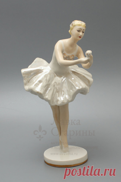 Статуэтка «Балерина с цветком», ЛЗФИ, 1950-60 г., скульптор В. И. Сычев, фарфор