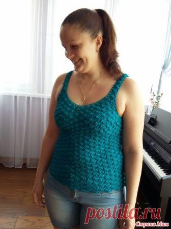 . Струящаяся майка  от Алены Завели невестке Вот и кончилось лето... Похвастаюсь. Очень хотелось связать такую красоту и вот. Взяла нитки сеам Сапфир люкс, цвет 2899. Ниточки очень красивые, с блеском. Крючок № №1,25,1,5 Адди. Ушло 400 грамм.