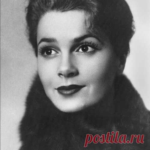 Великолепные портреты любимейших советских актрис... Настоящие, красивые, родные... до слёз...