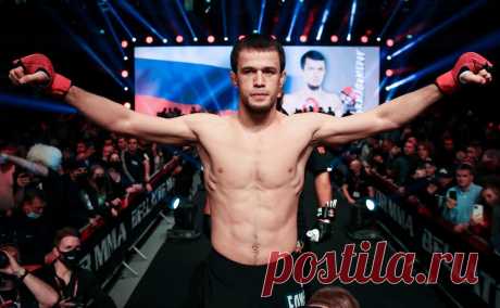 Брата Хабиба Нурмагомедова задержала охрана после победы Махачева в UFC. После окончания поединка Ислама Махачева и Дастина Порье на UFC Усман Нурмагомедов бросился в октагон, после чего его задержала охрана и вывела за пределы арены