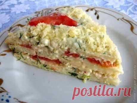 Кабачковый торт
Ингредиенты:
Кабачки – 2 шт.
Яйца – 2-3 шт.
Мука – 0,5 ст.
Соль – по вкусу
Помидоры – 2 шт.
Майонез – 150 г
Чеснок – 6 зубчиков
Сыр твердый – 30 г
Зелень
Растительное масло
Приготовление:
Приготовление закусочного торта начинается с изготовления коржей. Для этого берем помытые кабачки и натираем их на крупной терке. Полученную массу слегка отжимаем от сока, солим, перчим. К кабачковой смеси добавляем 3 яйца и муку. Тесто хорошо перемешиваем. Оно должно получиться таким, как н