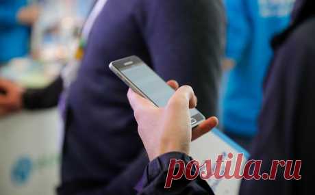Верховный суд признал ничтожность одобренного по СМС кредита. Клиентка банка сообщила мошенникам два кода из СМС, после чего на нее оформили кредит на 200 тыс. руб., а средства вывели на неизвестный счет. В суде удивились, что для этих операций преступникам было достаточно четырех цифр