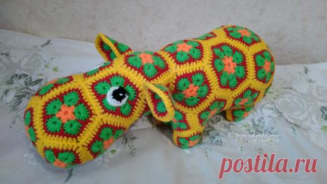 Бегемотик связанный крючком. Как связать бегемота крючком из мотивов. Схемы вязания мотивов Женский блог о рукоделии и моде покажет вам мастер классы рукоделия, модели, схемы, узоры и обучение вязанию. Здесь же вы найдете модные новости, советы с чем носить кардиган или платье-футляр, капсульный гардероб, а так же найдете мастер классы новости моды, сеты одежды.