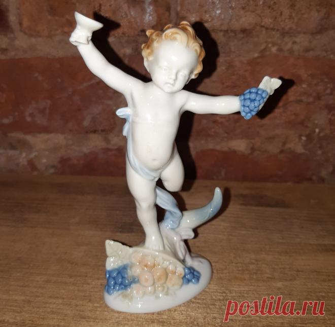 Статуэтка. Путти с виноградом. Германия. Клеймо. Фарфор. Размер : 130 х 36 х 60 мм.

Цена : 6000 руб.