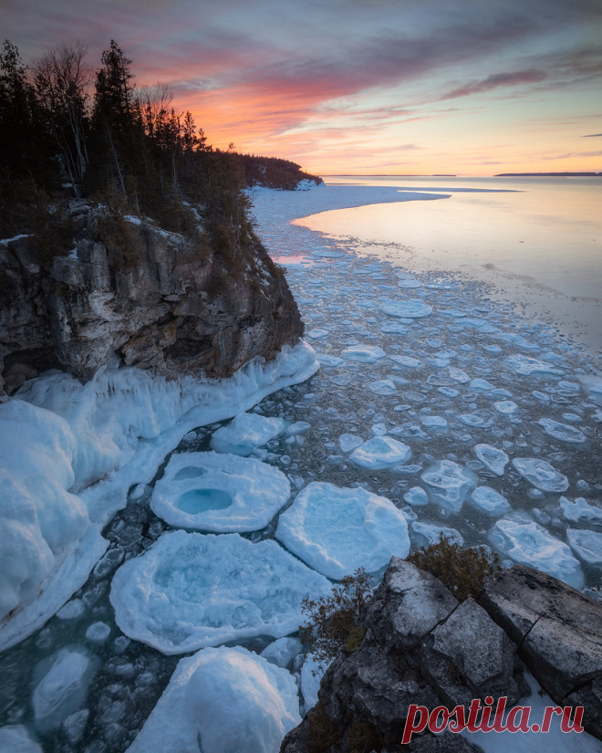 Refuge Ontario isn't exactly known for its landscape photography opportunities, but the opportunities do exist, and they change frequently throughout the year. There great lakes can become an incredible canvas for textures and movement of water which can be very different depending on the season. Until now I've not been able to photograph Ontario's 