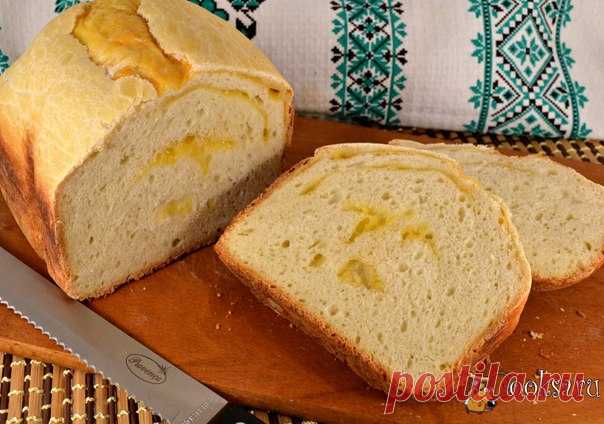 Хлеб на рассоле с сыром и чесноком в хлебопечке Хлеб на рассоле с сыром и чесноком в хлебопечке - замечательный хлебушек, который можно подать к супам, можно готовить с ним бутерброды. Хлеб изумительный, очень интересный и вкусный!