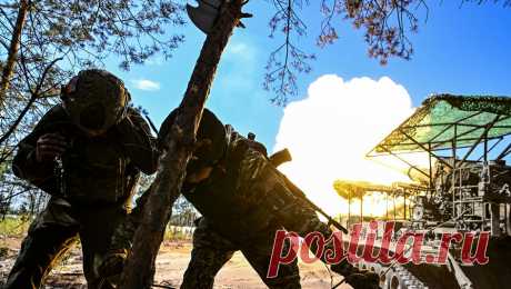Военкор поделился подробностями обороны Малой Локни. Комбат 9-го полка 18-й дивизии 11-го армейского корпуса с позывным &quot;Отмель&quot; сыграл ключевую роль в обороне Малой Локни. Об этом в своем Telegram-канале сообщил военный корреспондент &quot;Комсомольской правды&quot; Александр ...
