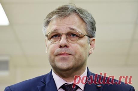 Мирошник: конституция Украины спустя 30 лет превратилась в "ненужную бумажку". Ее основные принципы и нормы повсеместно игнорируются, отметил посол по особым поручениям МИД РФ
