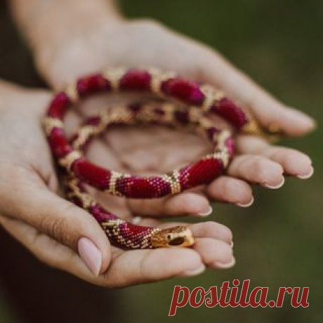Photo by Браслеты💜Колье❤️Лариаты on August 23, 2021. May be an image of jewelry.