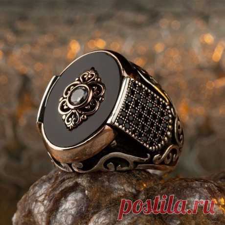 Кольцо. Мужское кольцо. Чёрные бриллианты. Обсидиан. Желтое золото.