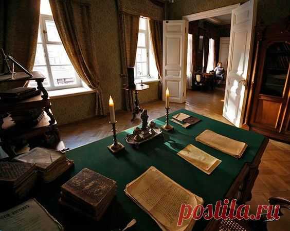 Casa di Fëdor Dostoevskij, a San Pietroburgo  |   Pinterest: инструмент для поиска и хранения интересных идей