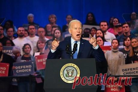 Байден высмеял Трампа и назвал его неудачником. Президент США Джо Байден во время выступления на предвыборном ужине в Южной Каролине раскритиковал и высмеял своего предшественника Дональда Трампа, назвав его неудачником. Свое выступление политик построил на контрасте между достижениями своего президентства и провалами экс-лидера страны, пишет Politico.