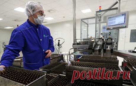 В Минпромторге рассказали, какие предприятия продолжат работу в нерабочие дни. Системообразующие предприятия, производства непрерывного цикла, компании по выпуску антиковидной номенклатуры и продуктовый ретейл продолжат работу